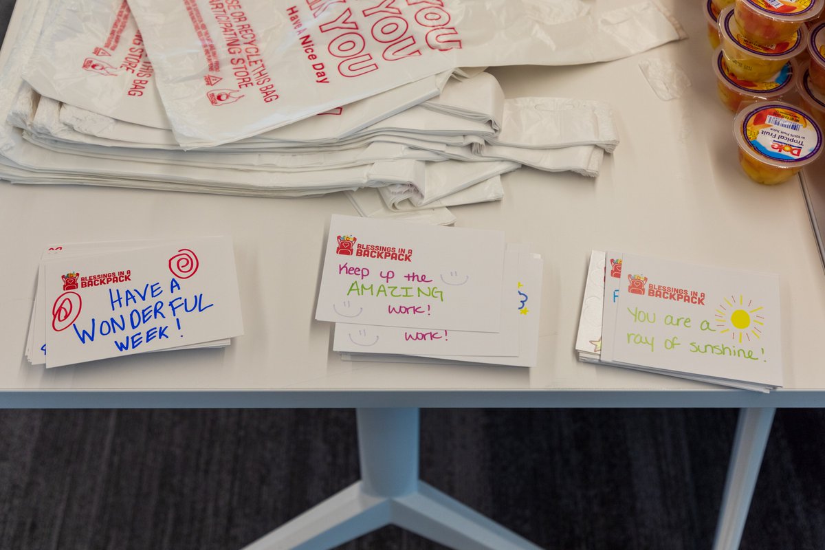 PCTYCareers's tweet photo. Here @Paylocity #GivingMatters 💞 Yesterday, our incredible teams packed over 750 bags of food in partnership with @BlessinBackpack to be donated to a local Schaumburg elementary school #PCTYGives #pcty #InsidePaylocity #DreamJob https://t.co/hPyTmclyh1