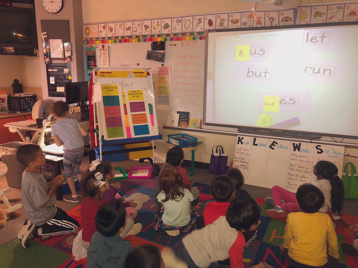 ShalynFortuna's tweet photo. First graders are teachers, too! 📝 @HamiltonHawks82 https://t.co/6GSAB8FvA7