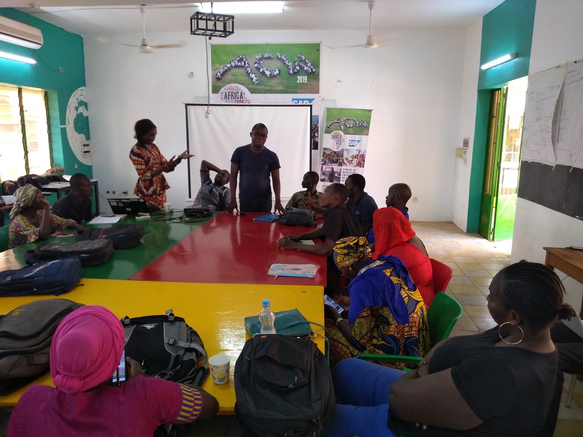 Honorable_Nath's tweet photo. Seconde journée de formation et de  partage d'expériences terrain des agents de collecte après le 1er Test effectué la semaine dernière avec l'outil #OSMTracker dans le cadre du projet #Cartographie du #Transport_Public #BusMapping  #Map4Mali #WorldBank @OSM_Mali @Billet_Express https://t.co/QsSUJwDSqV