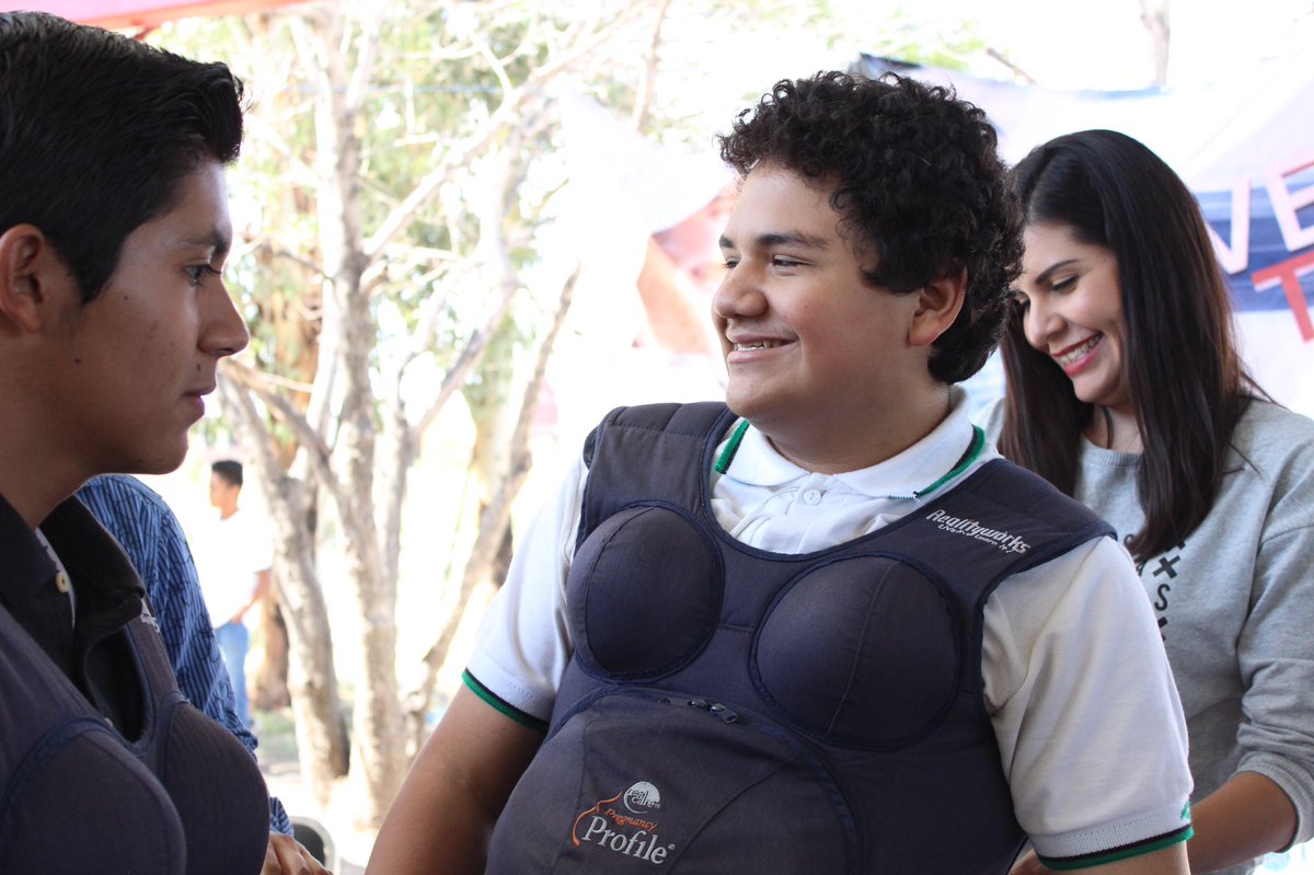 IMJ_DGO's tweet photo. Se llevó a cabo #Juventour en las instalaciones del @CONALEPDGO130 donde mostramos a los jóvenes las actividades que realizan las dependencias Municipales. Trabajando #Juntos por el bienestar de la juventud. https://t.co/J8yVs0oHS7