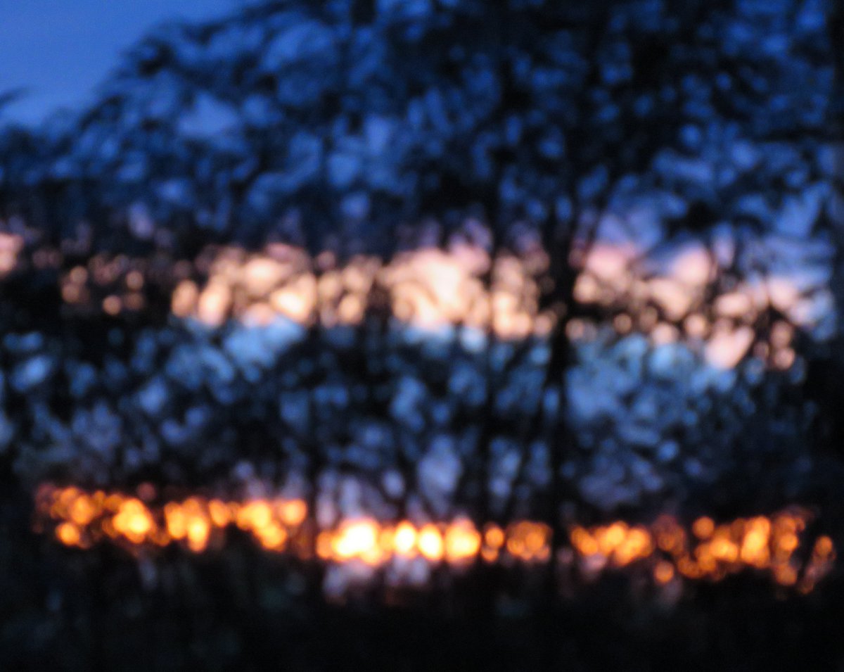 jcurtisart's tweet photo. An out of focus shot of tonight's #sunset from the back doorstep #WasntExpectingIt! https://t.co/ZCs37L2MIH