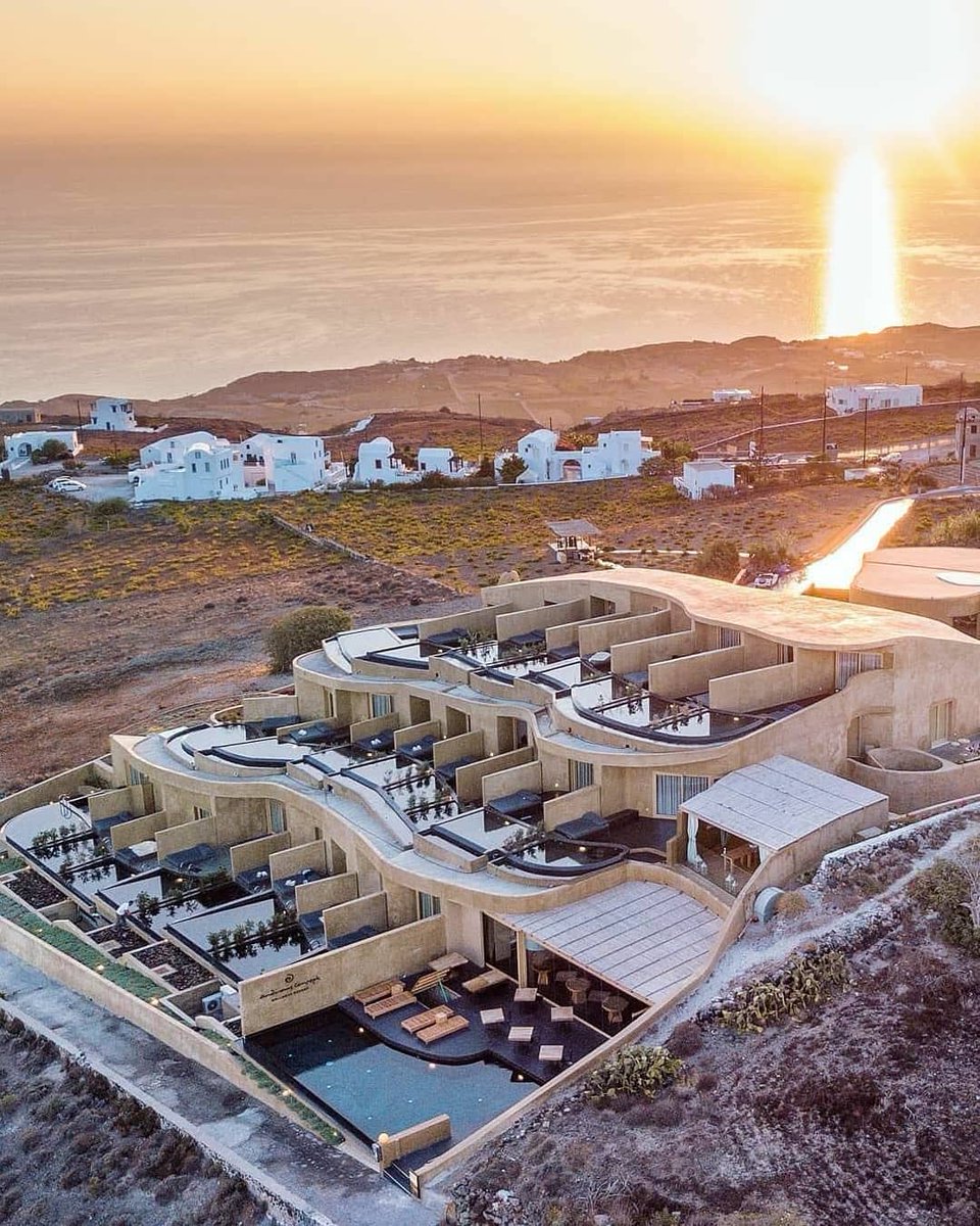 ConsultourCe's tweet image. ✈ O Hotel de Luxo #AndronisConcept

Situado numa encosta com vistas deslumbrantes para o #MarMediterrâneo, o #AndronisConcept Wellness #Resort está situado no pacífico #Imerovigli.

#DicaConsultour #Consultour ✈️