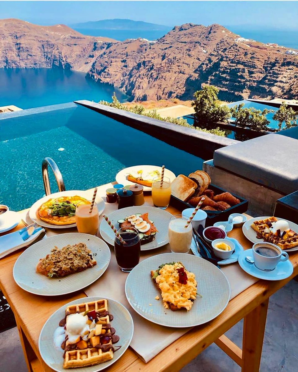 ConsultourCe's tweet image. ✈ O Hotel de Luxo #AndronisConcept

Situado numa encosta com vistas deslumbrantes para o #MarMediterrâneo, o #AndronisConcept Wellness #Resort está situado no pacífico #Imerovigli.

#DicaConsultour #Consultour ✈️