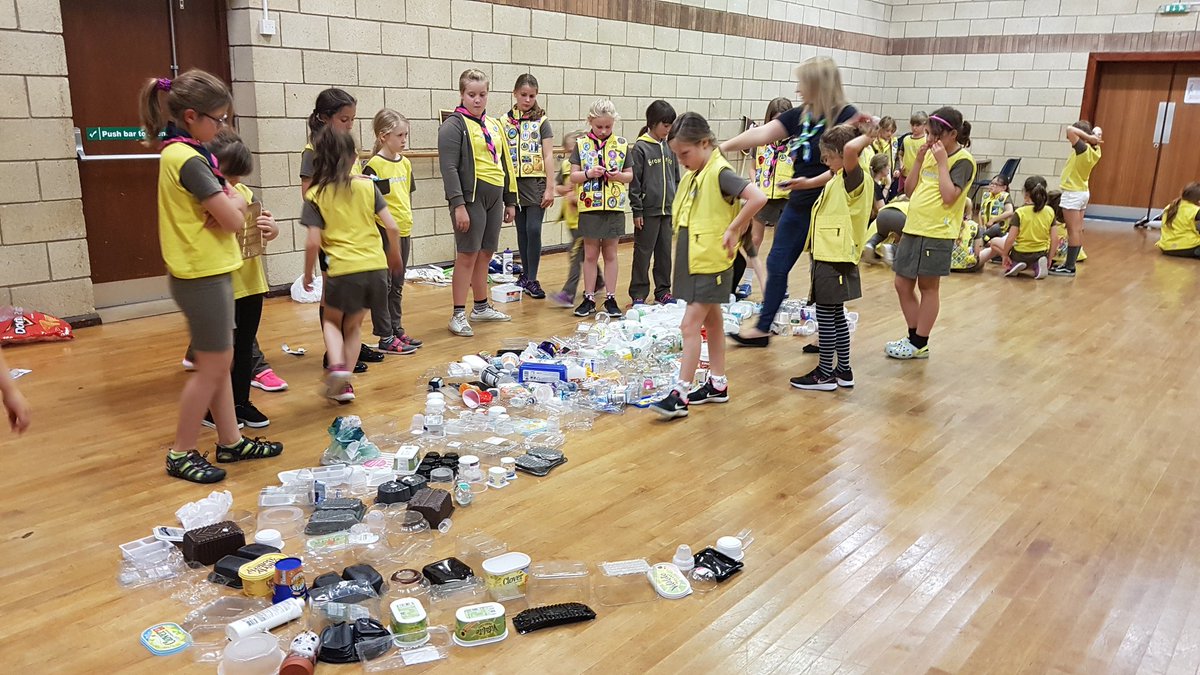 hedgehog123's tweet photo. 36th Cheltenham (St Nicolas) Brownies had lots of fun taking part in @Girlguiding #FutureGirlActs, using the plastic they brought in to make a beautiful model of a seahorse @GirlguidingSWE @GirlguidingGlos https://t.co/LAJrJJNMht