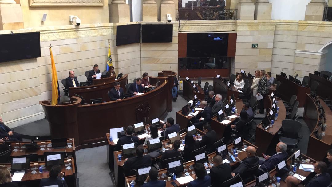 LuisFlorido's tweet photo. En la sesión del Congreso de Colombia, junto a diputados de América Latina, los diputados venezolanos en el exilio decimos ¡presente! Con la participación vía skype de nuestro presidente (e) @jguaido  #ParlamentosDeAmericaPorVenezuela https://t.co/eKy6DAxJAY