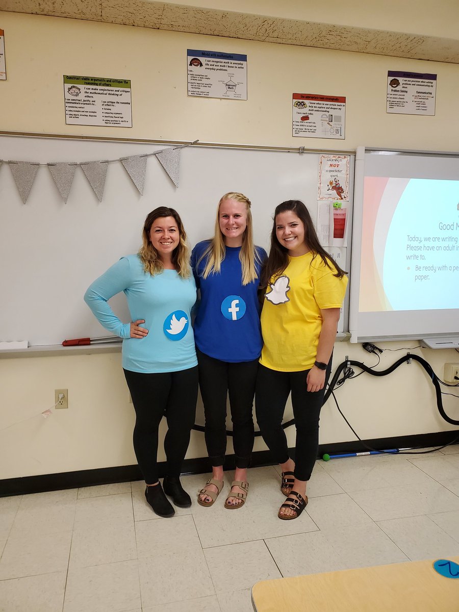 MsSchultz6's tweet photo. We like to be SOCIAL in 6th grade! 
#Homecoming2019 https://t.co/UrGAXPRfsw