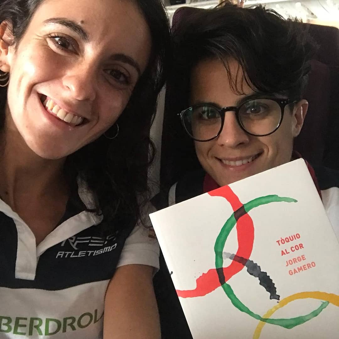 Citarlas en mi novela fue inevitable, que me hayan llevado con ellas a Doha es un inmenso honor. Mar Juárez, Júlia Takács y María Pérez, heroínas del atletismo español. Gràcies Mar, per la teva complicitat i simpatía !!! <a href="/jollibre/">Jollibre</a> <a href="/loqueleo_es/">Loqueleo España</a>  <a href="/SANTILLANA_es/">SANTILLANA España</a> <a href="/MarJuarez93/">Mar Juarez</a>
