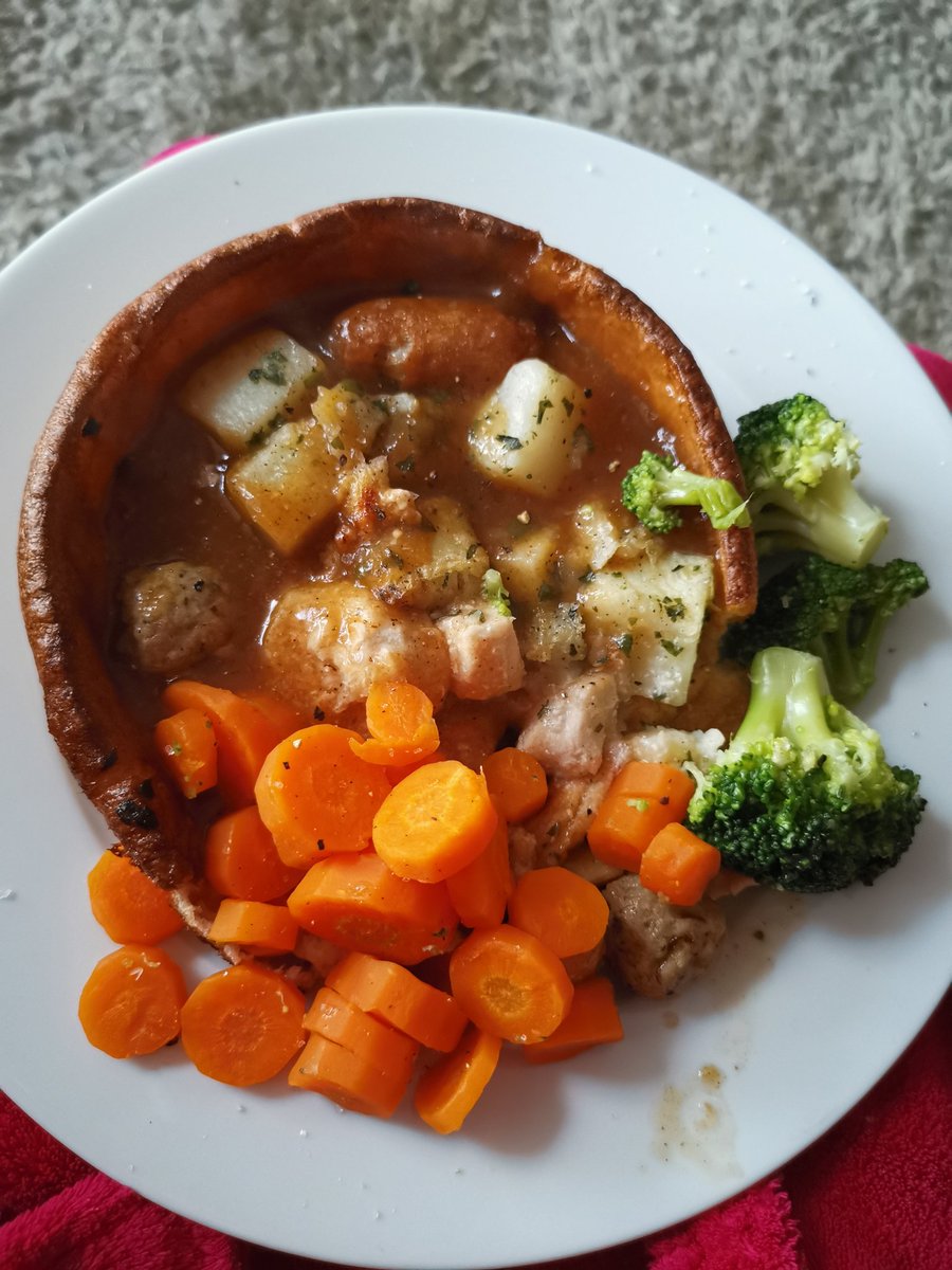 Kayleigh_Savage's tweet photo. @AldiUK this is an absolute dream! 😍 It was the last one on the shelf and I'm glad I got my mitts on one 😋😋😋 https://t.co/4FMoZe8C4J