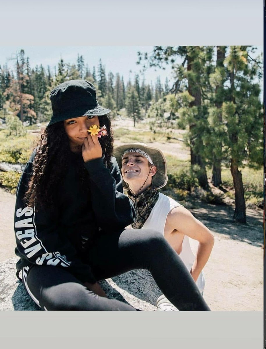 wallowsteam's tweet photo. Post de apreciação desde casal que não e um casal mais queria que fosse um casal pq eles são muito um casal. #nowunided #NowUnited
#beauny https://t.co/DN5rKb3jXF