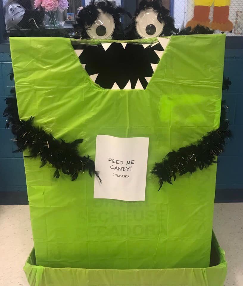 ErvingSkyhawks's tweet photo. PTO is now accepting Halloween Candy donations for the Monster Mash.  Monster Mash is Friday October 25th. Please send in candy donations to help feed the Monster! Nom nom nom!!👻🧛🏻‍♂️🦇🕸🕷🍬. Thank you! https://t.co/0ikHZ30bBm
