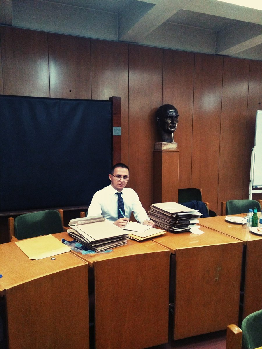 ucdeniz's tweet photo. 30'uncu yaşımın ilk gününde, Atatürk'ün Çankaya'da dil ve tarih çalışmalarını yürüttüğü tahtanın önünde, toplantımızdan bir kare...
Her gün faydalı çalışmalar yapabilmek ümidiyle... https://t.co/KVPMwAhpvk