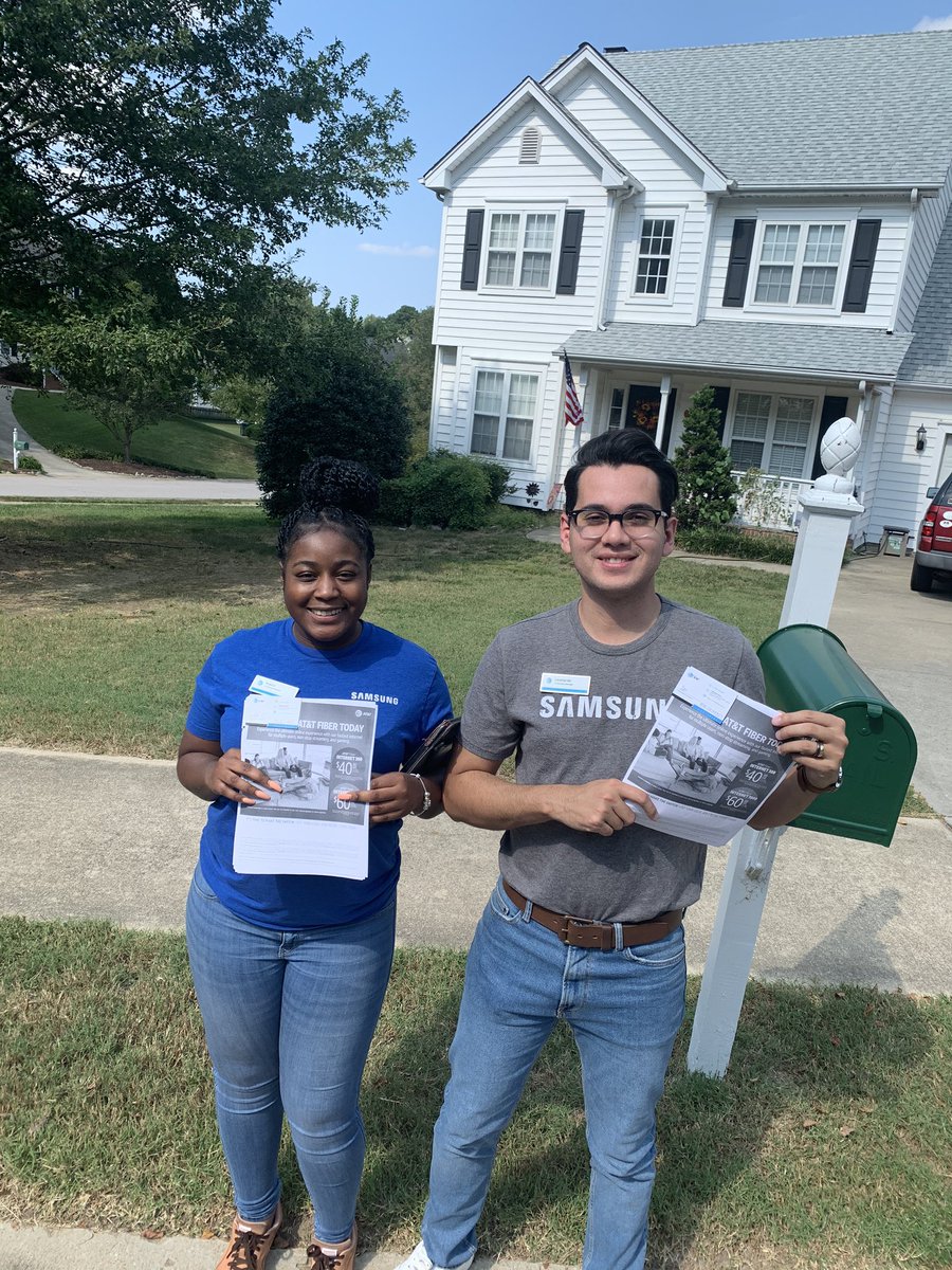 AT&amp;T takes care of you, that's why we approach you to offer you the best service📡 Don’t missed out our Promo with you bundle Internet + Tv.