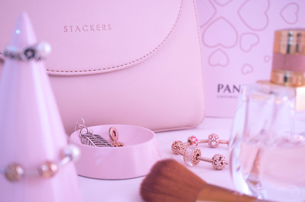 theartofpandora's tweet photo. Can Stackers achieve the impossible and organise my messy makeup?
https://t.co/NLVFxQcrAd

#mystackers @mystackers #makeupaddict https://t.co/tVId0ewYLB