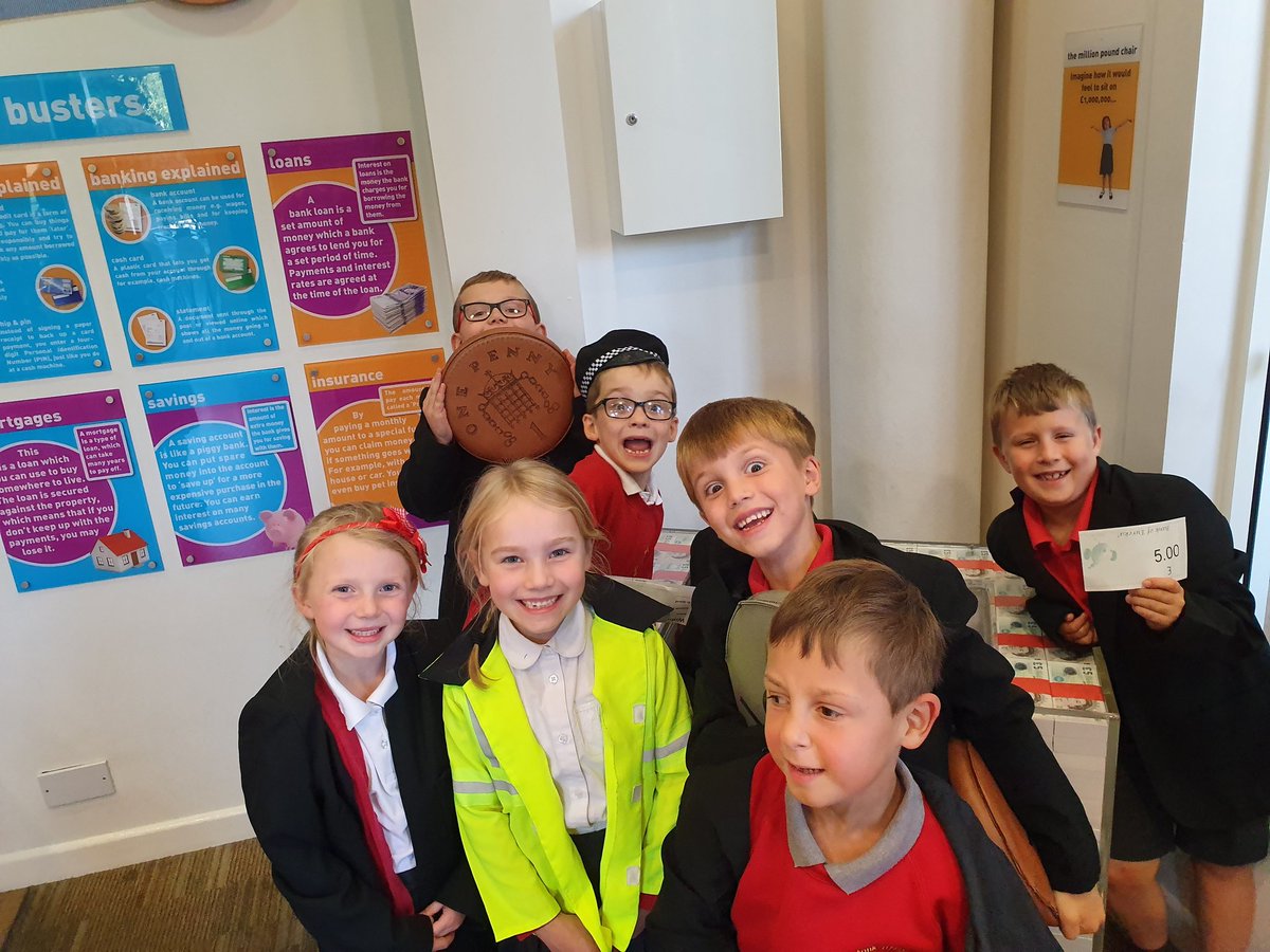 MonkFrystonSch's tweet photo. Lots to do today, and lots of fun to be had, but our amazing ambassadors tidied up after themselves EVERY time leaving the areas ready for the next children to enjoy #supertwos #consideration #shiningexamples https://t.co/2HLrDwxvNU
