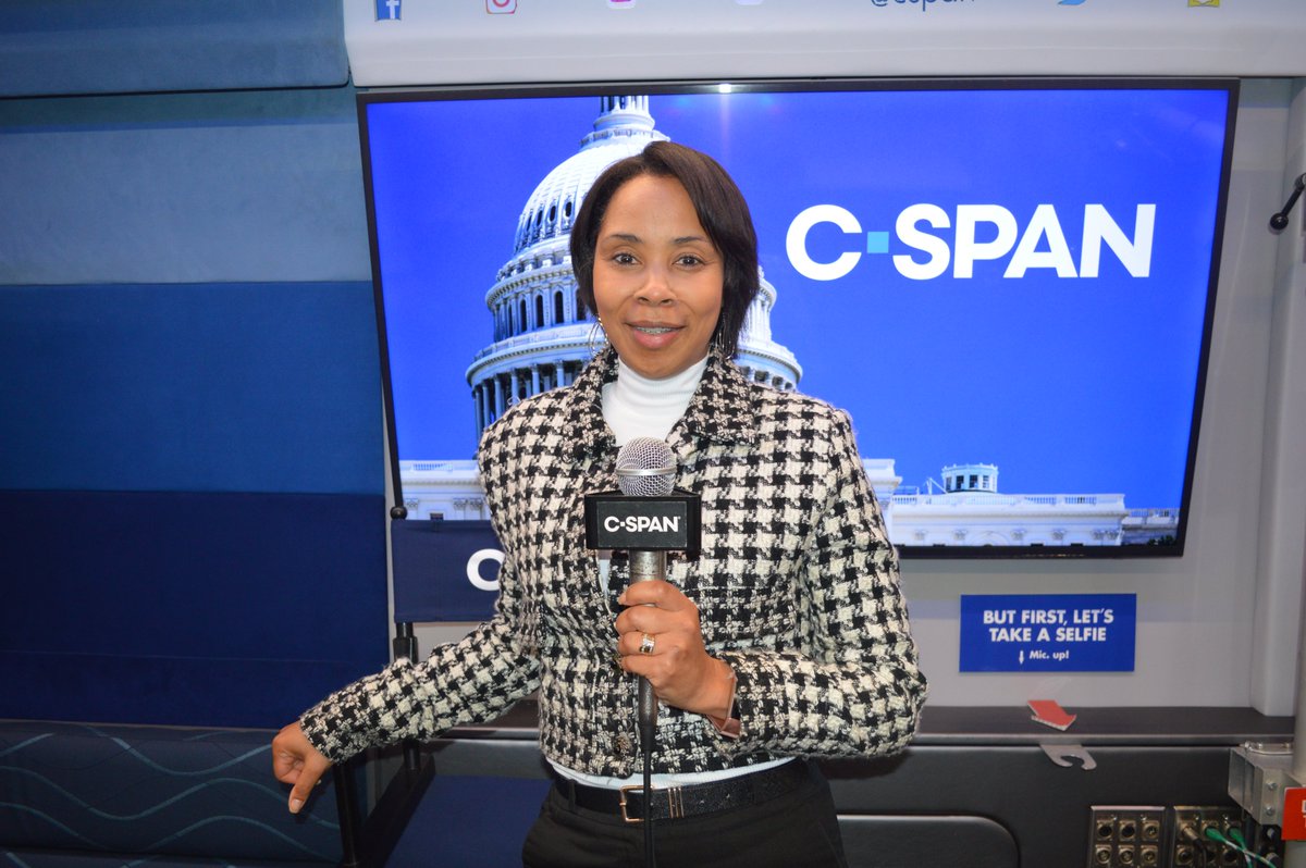 MerzeTate's tweet photo. Time to reinvent myself? Lol! #cspanbus @MerzeTate My professor said I would have been a natural political reporter. I took the feature writing path instead. Thanks C-Span bus for rekindling this dream. https://t.co/NIEfznGdex