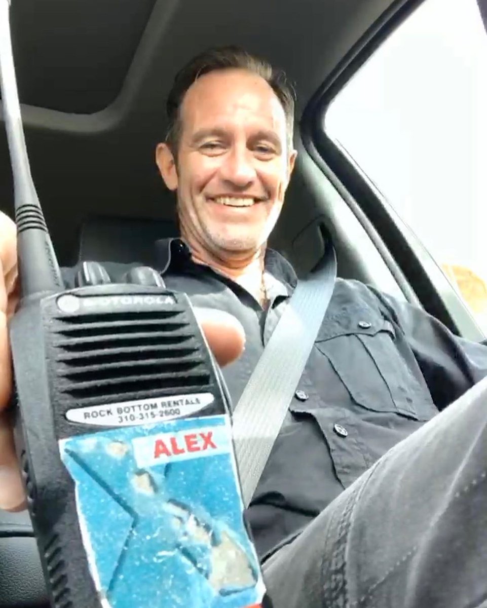 H50Europe's tweet photo. #Repost justinedmmcclellan 🤙😁
• • • • •
10/2/19 #marcamcclellan gettin’ ready to drive McGarrett’s Silverado...#alexoloughlin walkie in hand #hawaiifive0 #h50 Fun day on location today 😃 https://t.co/TcHAhGYIEr