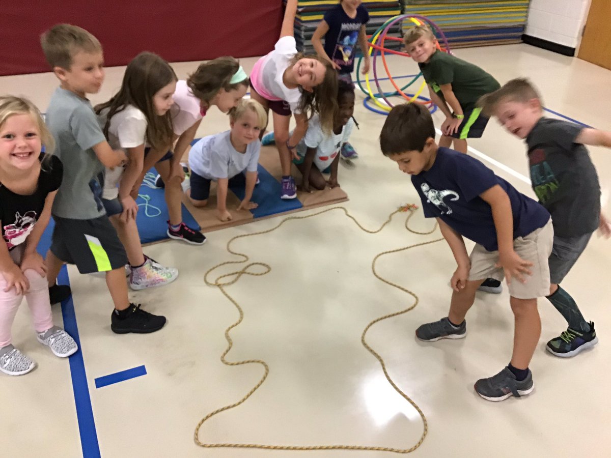 CBMrFosterPE's tweet photo. Mustangs are stronger because of our strengths, and when we complement our strengths with others strengths, we can accomplish anything! @CBGaymanES @CBSDhpe #OneCommunityOneTeamWeAllFit #LightTheFireCBSDpe https://t.co/ECFiLxMGHY