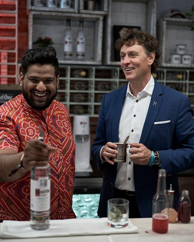 Davi Singh finally got to show Bob and the rest of the team his super simple, but great project helping a family on his local market. The family sells him a kind of fruit that only stays fresh for about two days. He helped them to make syrups out of the … ift.tt/2ovO2Eh