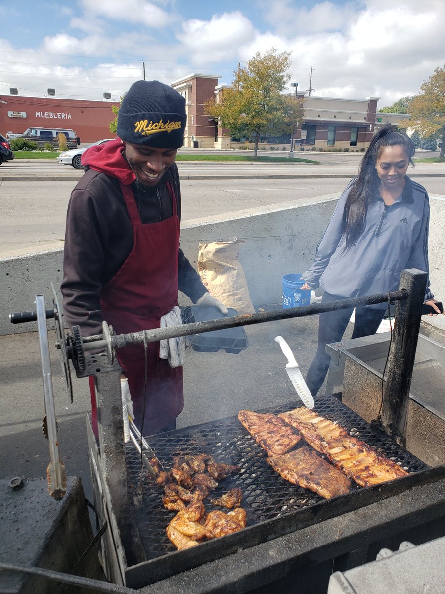 soulfoodscholar's tweet photo. PRO TIP: Save the bread until the end so you can sop up that excellent, #mustardbased #bbqsauce. BEST VERSION IN DENVER! Reminded me of sauce that I had on #JAX, #Florida. https://t.co/9epvAgBfZh
