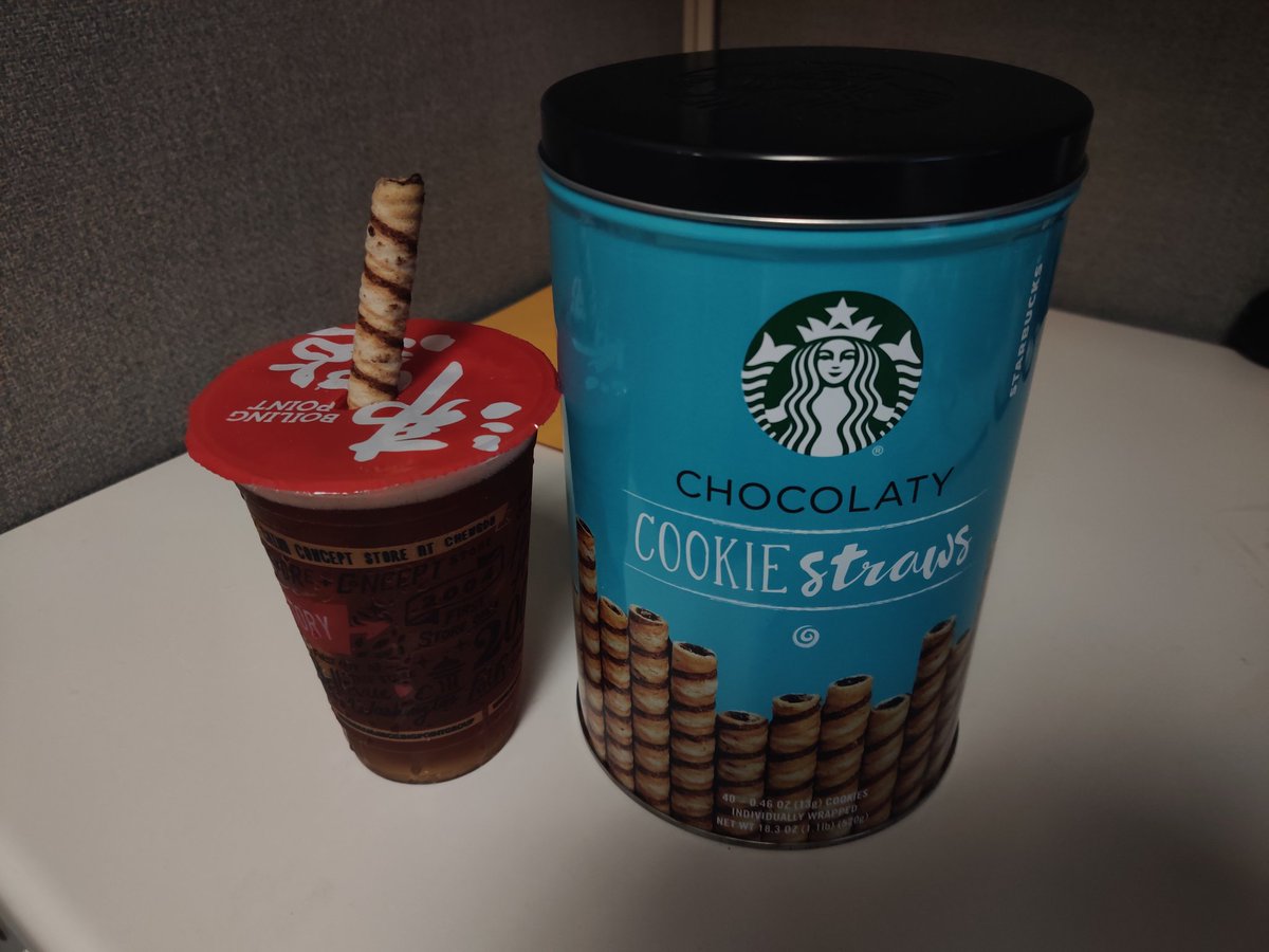 katiedonut's tweet photo. @Starbucks paper straws are old school. https://t.co/3scYgLYQdZ