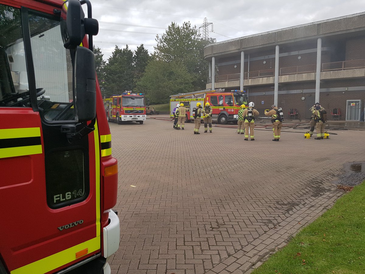 HantsIOW_fire's tweet photo. Here's a sneak peek of our trainees who will be keeping the people of #Hampshire safe for years to come 🚒
#TeamHants #BestJobEver @HFRS_Academy @Plumbley11 @pilsa1468 👩🚒👨🚒 https://t.co/gYVndSeOBy