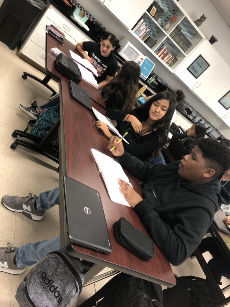 CBaucom1972's tweet photo. Ss collaborating and learning to break down the prompt from 7th grade and now heading into 9th. #nevertooearlytostart #fw2 @echstylerisd @tylerisdlearn @TISDELAR612 @tylerisd https://t.co/VUUVYQN6pC
