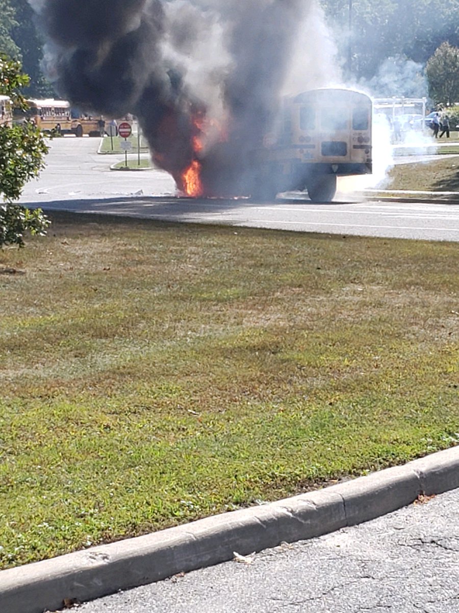 Suffolk_Sheriff's tweet photo. School Bus Fire at William Floyd Middle School

https://t.co/KOGtAUQgIE https://t.co/wjDtKJmYei