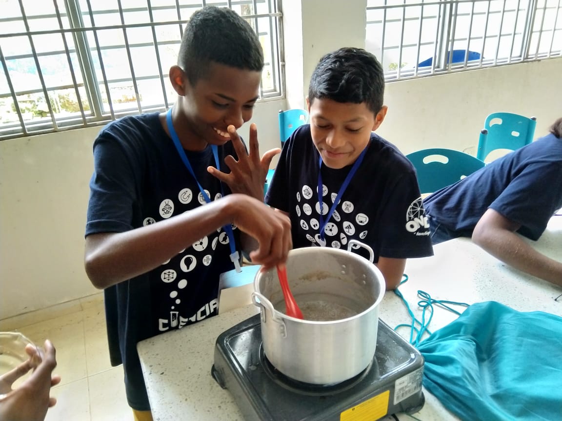 MincienciasCo's tweet photo. Con los #ClubesDeCienciaCo, queremos inspirar a los jóvenes a encontrar en la ciencia oportunidades que solucionen problemas de la sociedad ¡Hoy estamos en Tumaco y Vichada! #ClubesFrontera #CTeIporColombia #CienciaPorTodaColombia @programaondas @CdeC_Col https://t.co/qbGXoDalL6