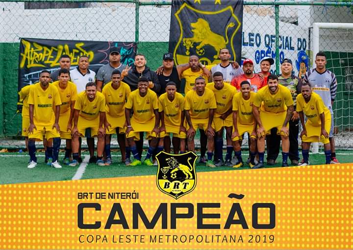 LF_Niteroi's tweet photo. Poster da equipe do BRT o campeão da Copa Leste Metropolitana - LFN. 🏆🏆⚽⚽
.
.
Parabéns, rapaziada! 👏🏾💛💛
.
.
#futebolarte #futebol7 #futebolbrasileiro #brasil #fut7brasil #LFN #OlhonoLance #guiadeniteroi #niteroi #saogoncalo #barreto #errejota021 #penalty #cbf7 https://t.co/NtgNqbmDrO