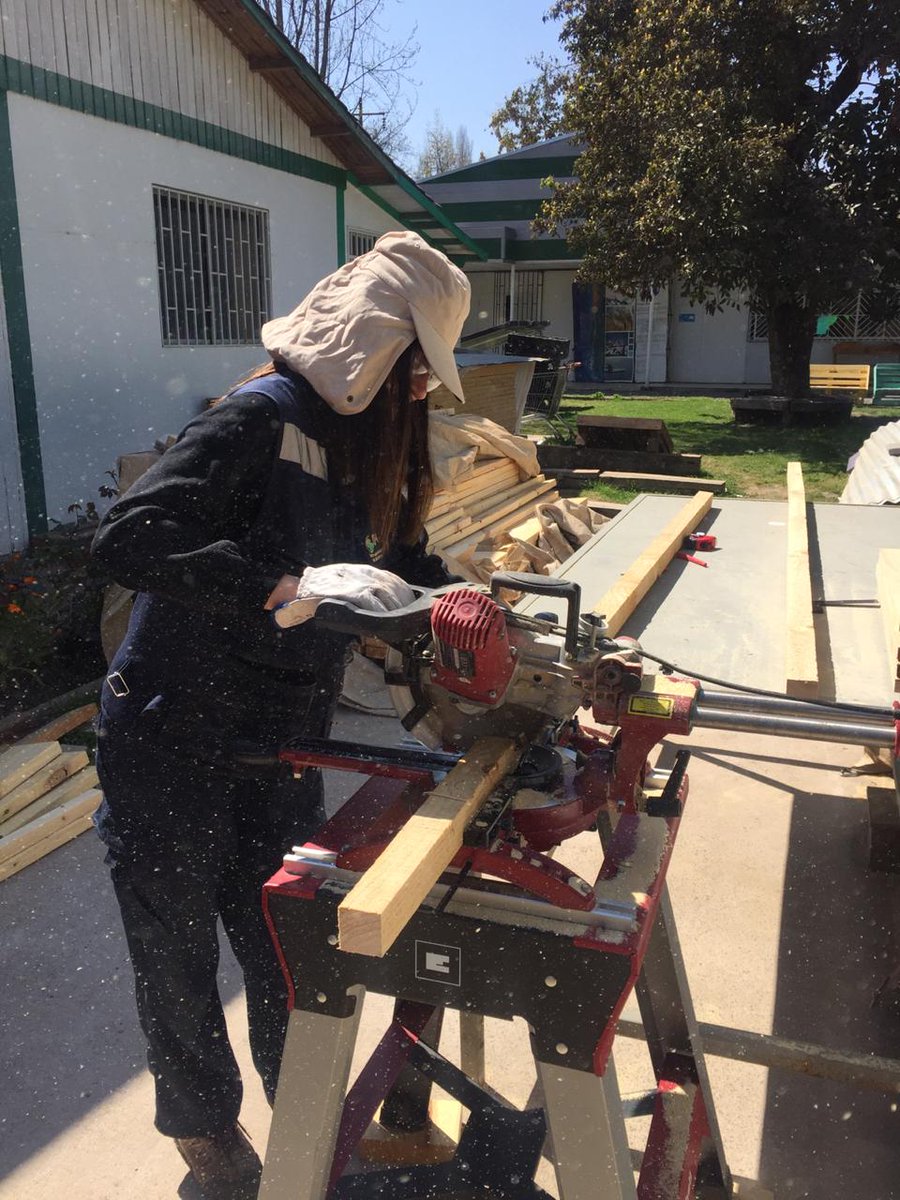 INFOCAP_Chile's tweet photo. En el #Díanacionaldelmedioambiente apoyamos a nuestras/os amigas/os de @IDMAChile quienes asumieron el desafío de construir viviendas sociales sustentables en el Concurso #ConstruyeSolar. ¡Mucho éxito! Más información acá https://t.co/vFC98POirX https://t.co/1wSMX9evSQ