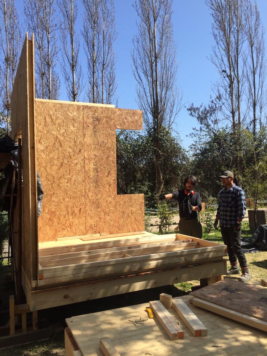INFOCAP_Chile's tweet photo. En el #Díanacionaldelmedioambiente apoyamos a nuestras/os amigas/os de @IDMAChile quienes asumieron el desafío de construir viviendas sociales sustentables en el Concurso #ConstruyeSolar. ¡Mucho éxito! Más información acá https://t.co/vFC98POirX https://t.co/1wSMX9evSQ