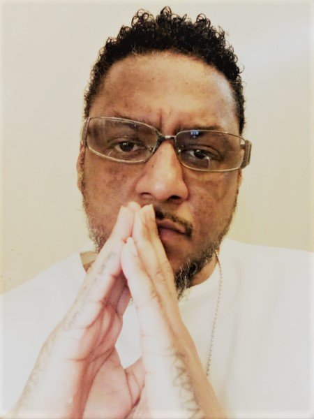 KarineOmry's tweet photo. @jettica65 @minbefore6 @helenprejean @FreeRodneyReed @FreeBAMason @FreeDustyTurner #WrongfulConvictionDay #KennethFoster unjustly incarcerated since 1997 for a murder someone else committed. Standing with his bro from the row #HowardGuidry https://t.co/MFKWB6T1HL
