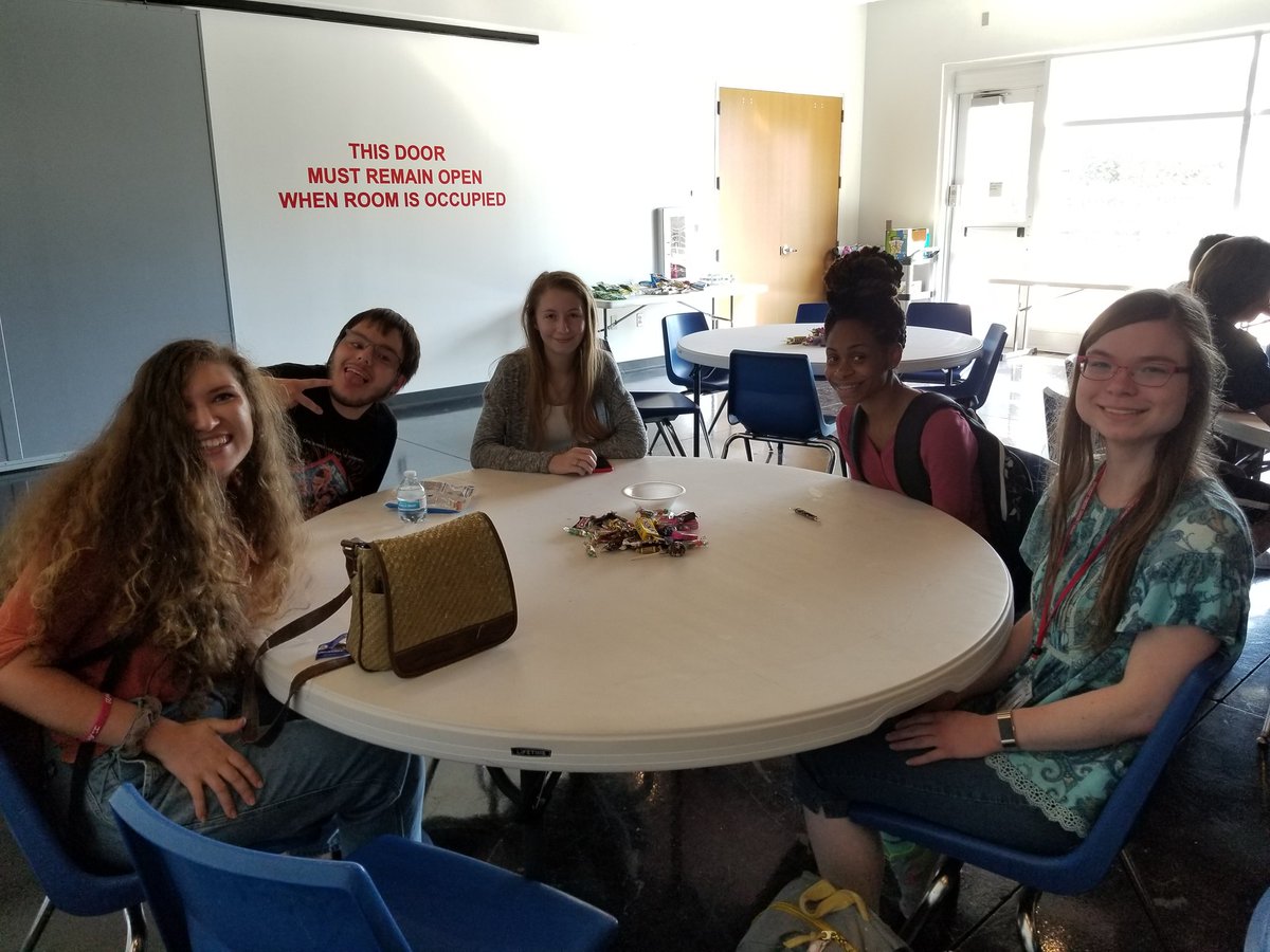 jjmcgrory's tweet photo. #UpsilonDelta #IamPTK welcomes visiting students from Denmark #HappiestCountry #PTKFellowship #SaluqiPride https://t.co/Ks6Et6EETo