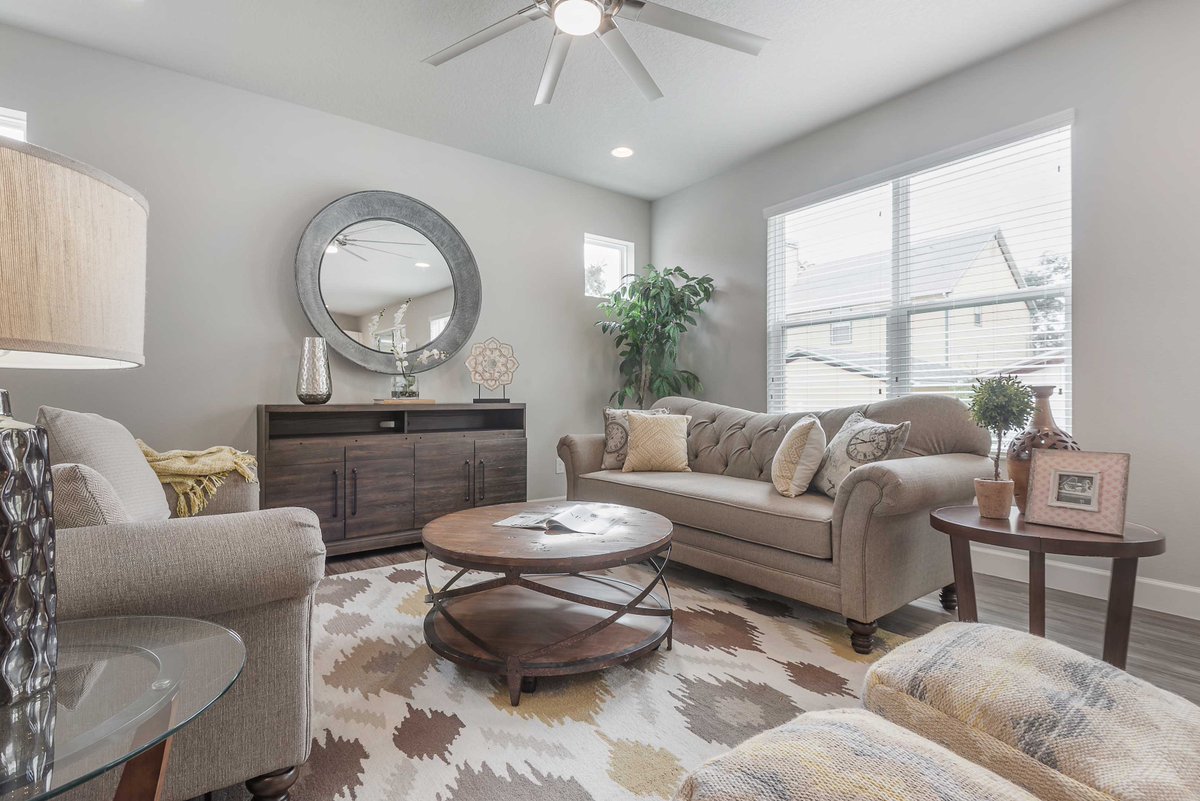 CardinalDesigns's tweet image. Model Home Sold in 5 Days is.gd/0S8cri #CardinalDesigns #HomeStagingTampa