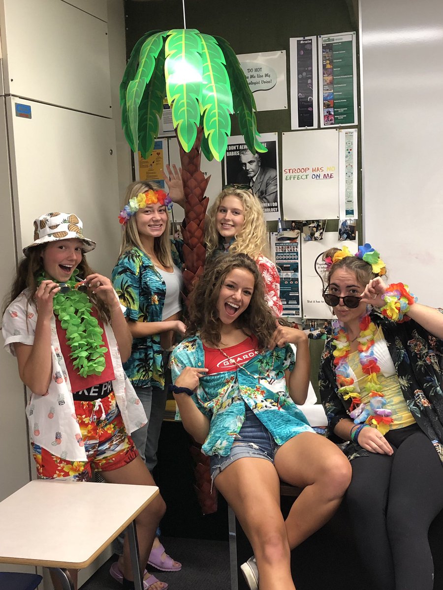 sofie9798's tweet image. Who lives in a pineapple under the sea? @RosemountHSSCo #readyforspringbreak #meetthegirlys #katelivreillylaurensofie #fineapples