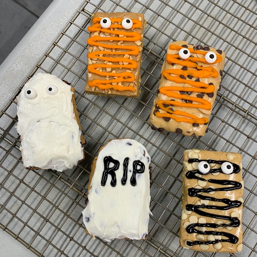 wolosnacks's tweet photo. It’s October and that means Halloween is coming!! Here are some spooky treat ideas to add to your list 👻🎃 https://t.co/58wpZmgQuO