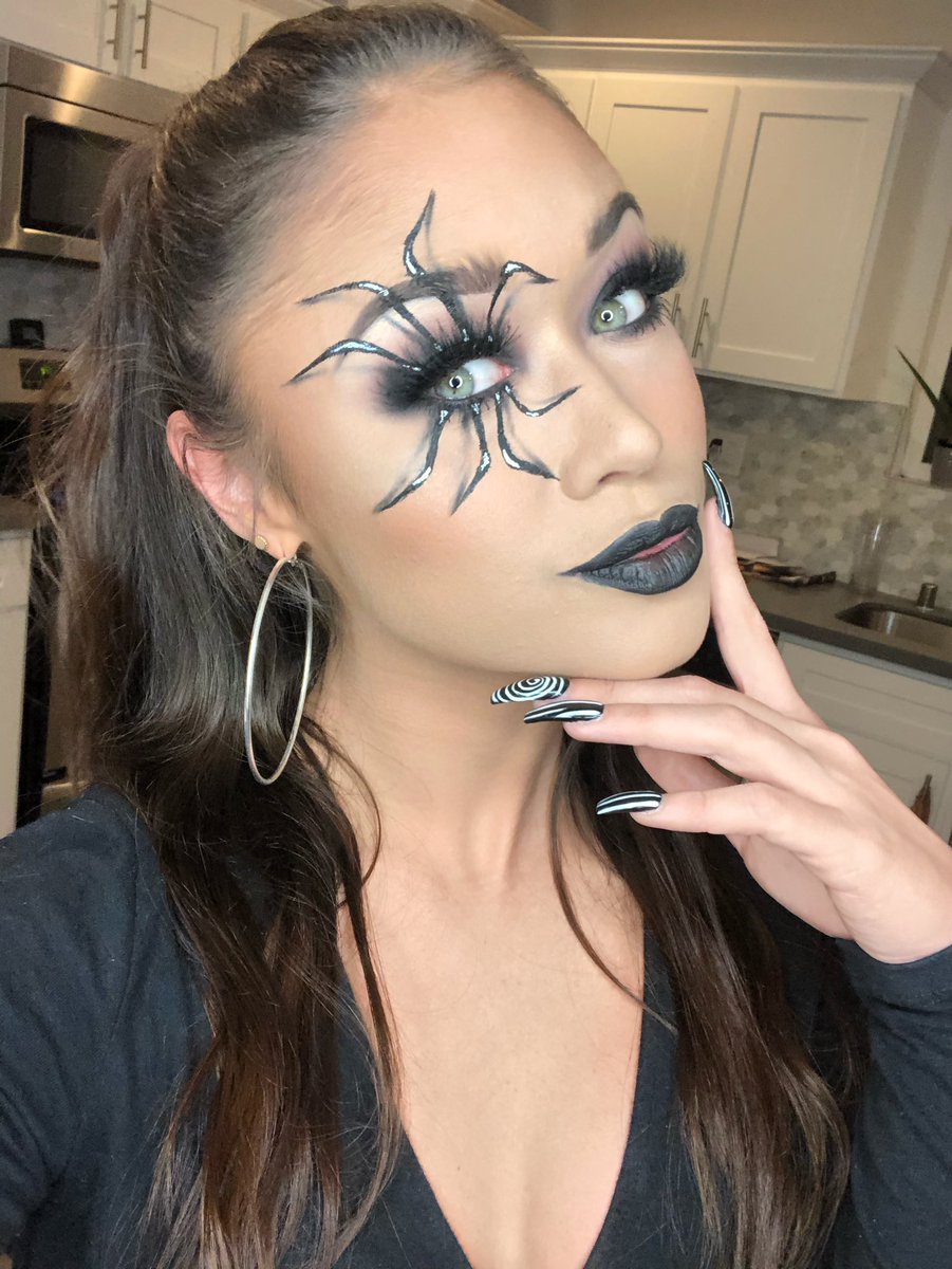 Kristendom bestå Tranquility dəv on Twitter: "SPIDER EYE HALLOWEEN MAKEUP. This is actually super easy  and I've seen this all over IG and wanted to try it! So go watch and try it  too! 🖤🕷🕸