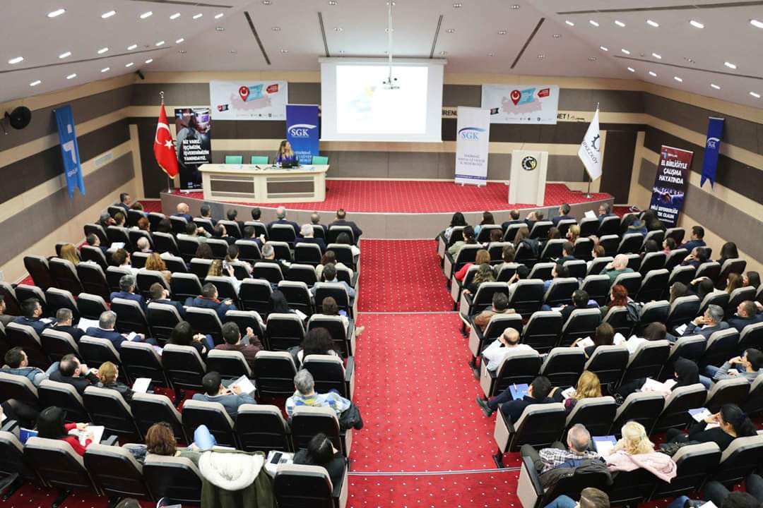 2019 İstihdam Seferberliği çalışmaları kapsamında Tekirdağ Çalışma ve İş Kurumu İl Müdürlüğü ve Sosyal Güvenlik Kurumu İl Müdürlüğü yetkilileri tarafından, istihdamın artırılmasına yönelik olarak sunulan teşviklere ve sağlanan desteklere ilişkin bilgilendirme yapıldı.