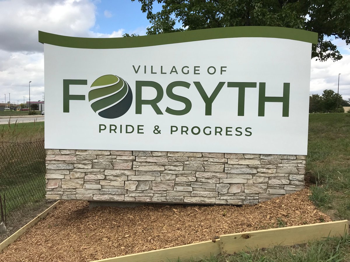 ForsythIL's tweet image. Forsyth updated its two existing entrance signs with a refreshed look and new logo. Be sure to take a look when coming into the Village southbound or northbound on US 51. 
#FocusOnForsyth #ForsythIL #FindYourFutureInForsyth