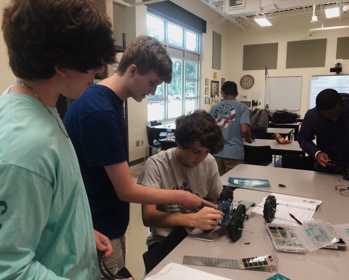 Mrsloganmorgan's tweet photo. Super proud of these @summervillewave Principals of Engineering students!! They created their fuel cars and almost all of them succeeded! βοΈπ€π #shsengineering #600building https://t.co/wQsj77bWBA