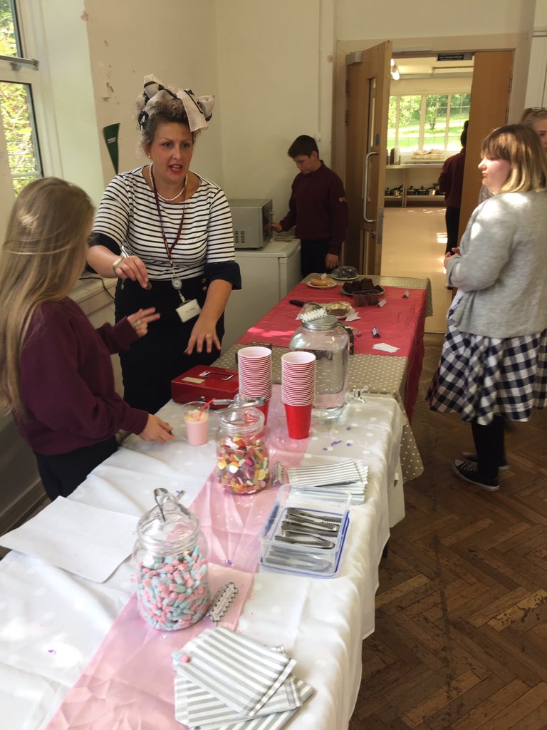 WVCSurrey's tweet photo. So #proud of the students for organising our cake sale today in aid of @macmillancoffee and @macmillancancer 🧁 🍰
#TeamWVC #PRUkidscan #APworks #InspiringChange #PRU #AP #education #community https://t.co/OETc6IdtQu