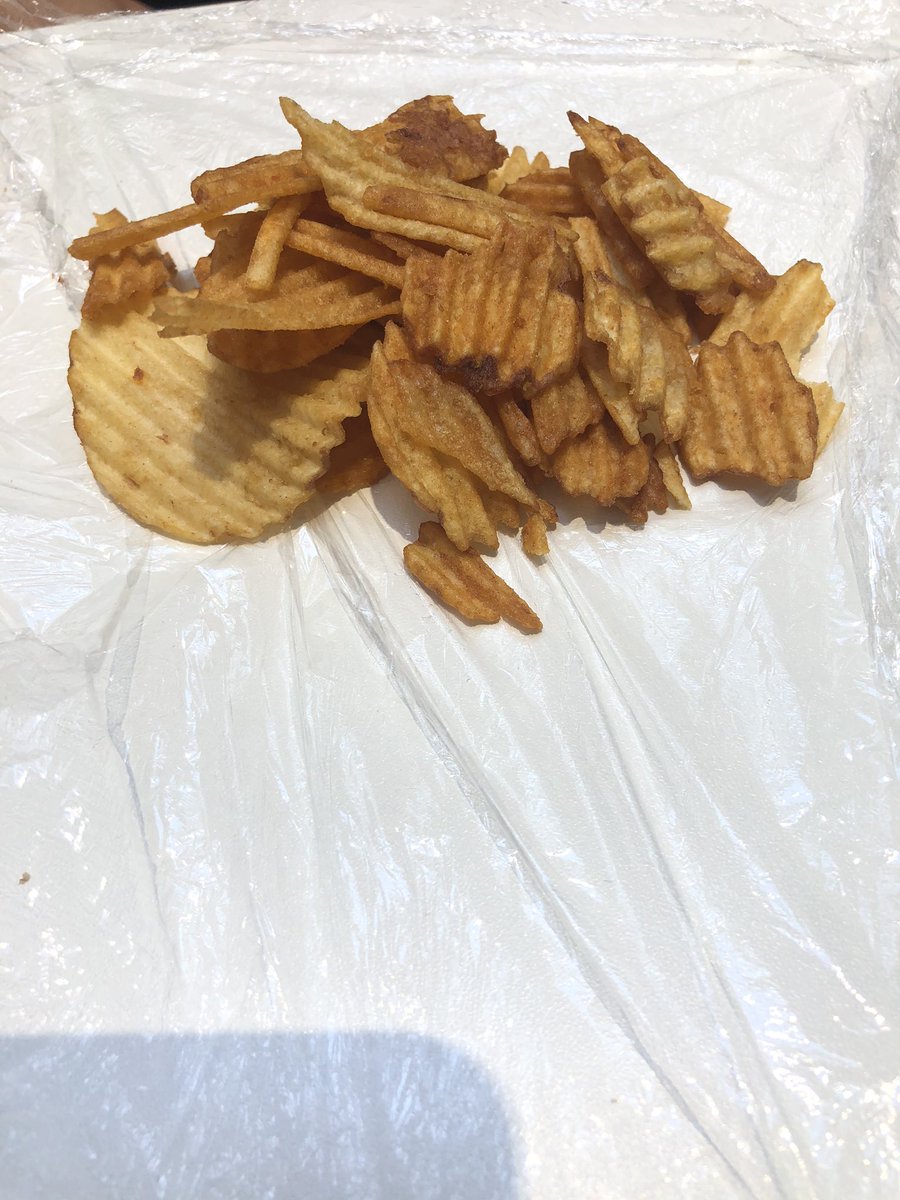 loftus13's tweet photo. @McCoys Is this right amount of crips in a multipack. The pack was mostly full of air........ https://t.co/PV5oHwLn8N