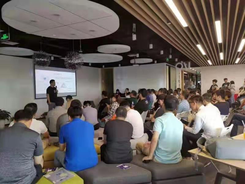 StacksCommunity's tweet image. Snaps of the #BlockstackGlobal community: 
- Blockstack PBC's Head of Investor Relations, Brittany Laughlin (@br_ttany) with Blockstack evangelist JC Finidori at Blockchain Live (@UKBlockchain) in London
- Web 3.0 meetup with @TokenGazerTM & @TheSpartanGroup in Shanghai