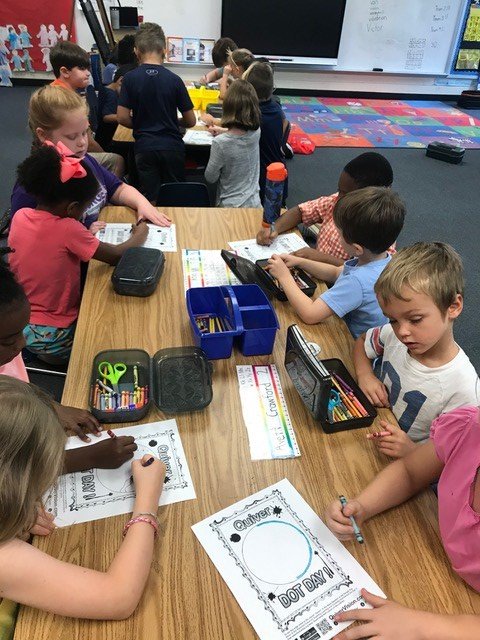 Dean_Road_Elem's tweet photo. Mrs. Donaldson's kindergarten class and Mrs. Barker's first grade class had a blast extending Dot Day activities! Students worked together to create 3-D dots using Quiver. #DRESuccess #CelebrateAuburn https://t.co/Vi2pVXxkCt
