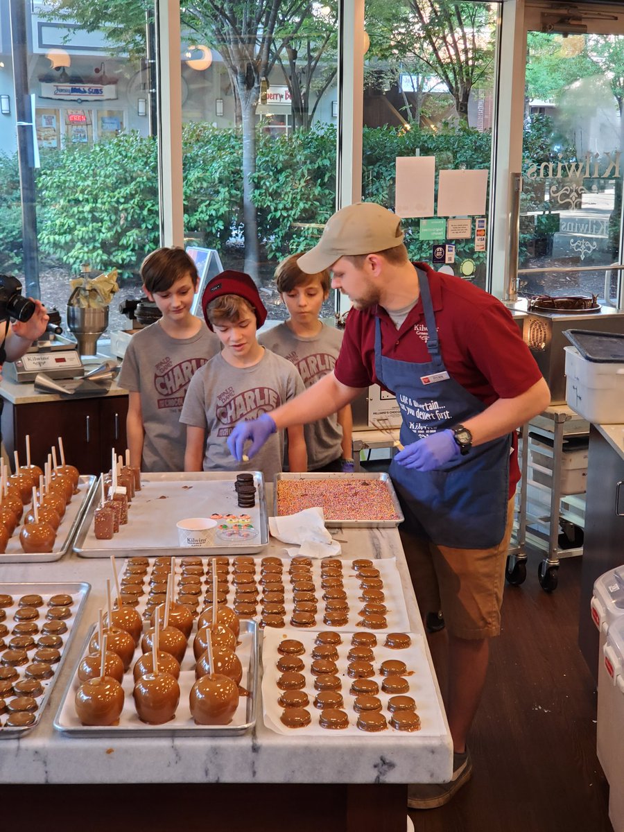 TMacPR's tweet image. Had some chocolatey fun with the three amazingly talented Charlies from @CharlieOnBway today. Stay tuned to @peacecenter for the video. #PCBroadway