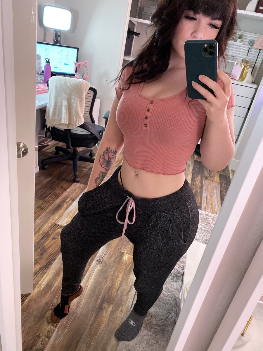 TheEmilyLynne's tweet photo. Come hang out with me 
https://t.co/Eq1Sjud75x 
This is not a drill! :) https://t.co/VhgK7lAtoo