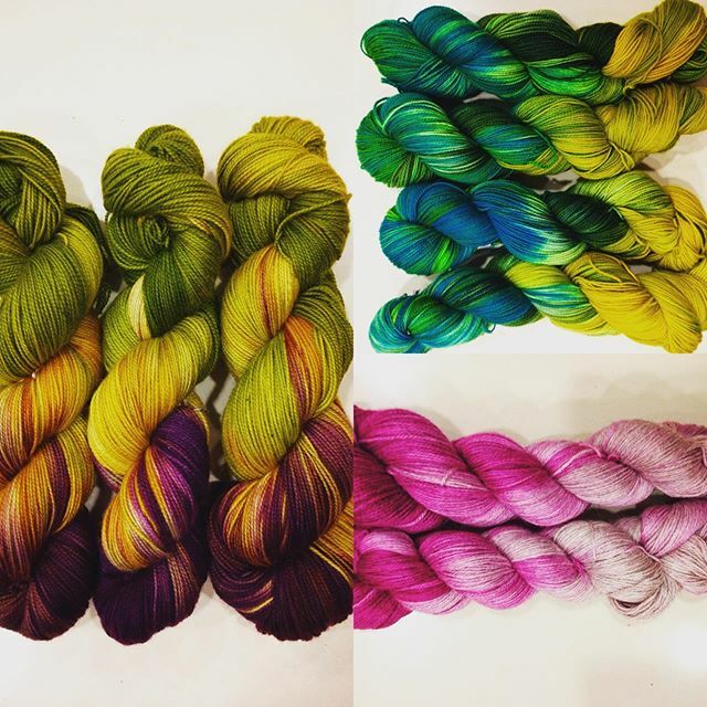 bone_rebecca's tweet photo. Two batches of BFL sockwool and a beautiful new base of baby alpaca/silk/cashmere 4ply dyed in magenta fade. #norfolkyarn  #norwichlanes #handdyedyarn #sockknitters #sockknittersofinstagram #shawlknitting https://t.co/RzPGsUqQD6