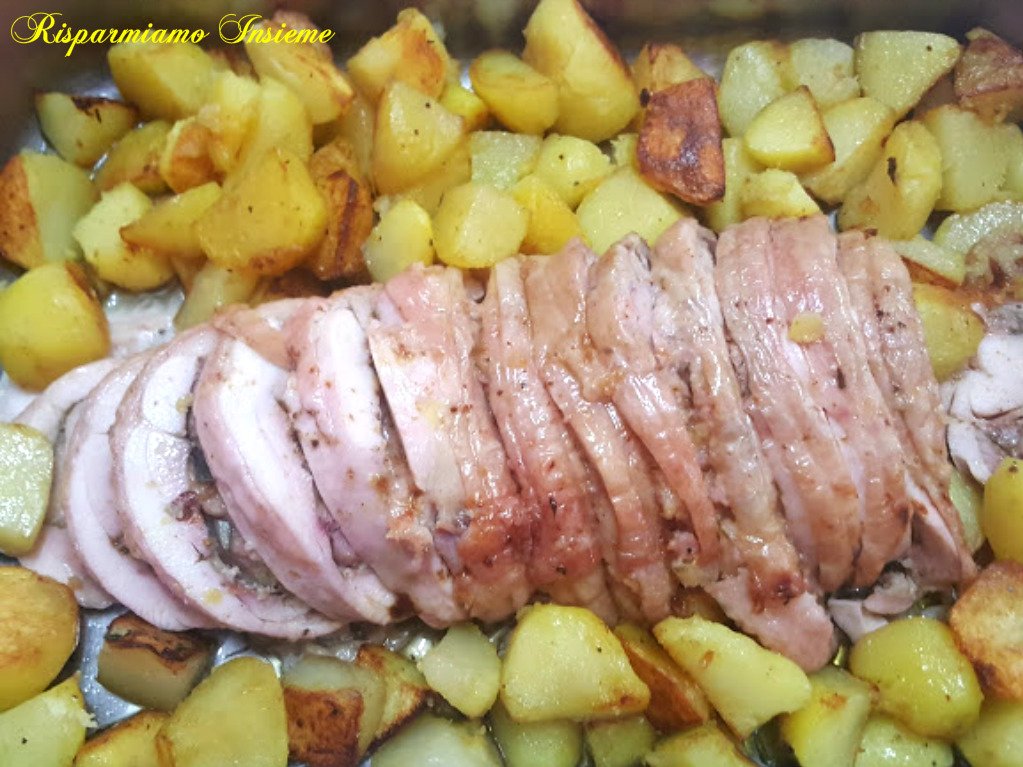 #secondidicarne #pollo #chicken #patate #potatoes #newwondercooker #kitforno #tutorial 
risparmiamo-insieme.blogspot.com/2019/10/rolle-…