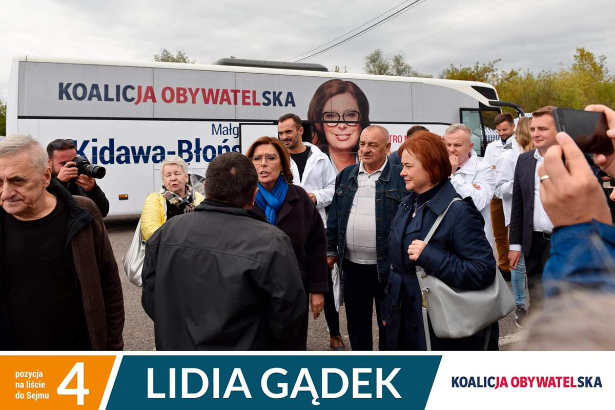 LidiaGadek's tweet photo. W #Wolbrom #Podlesice #SilniRazem #PremierJutra z Panią Marszałek @M_K_Blonska @Platforma_org @POMalopolska @PiotrGrabarczyk @POOlkusz https://t.co/d3fKNdPdut