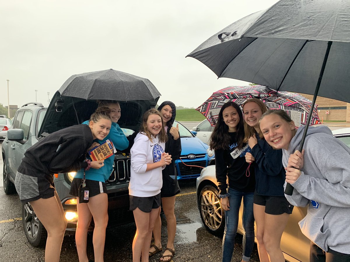 SalemGirlsSnD's tweet photo. Are you even a swim team if you’ve never jump started a car in the rain together?? https://t.co/7zs1culNzm